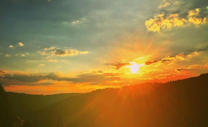 Рождался день...