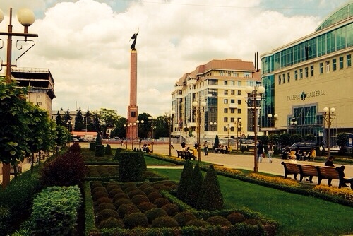 Приютивший меня, город...