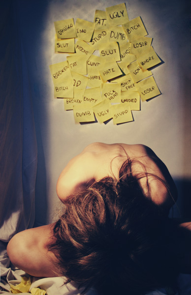 Пуская тонкой струйкою по вене