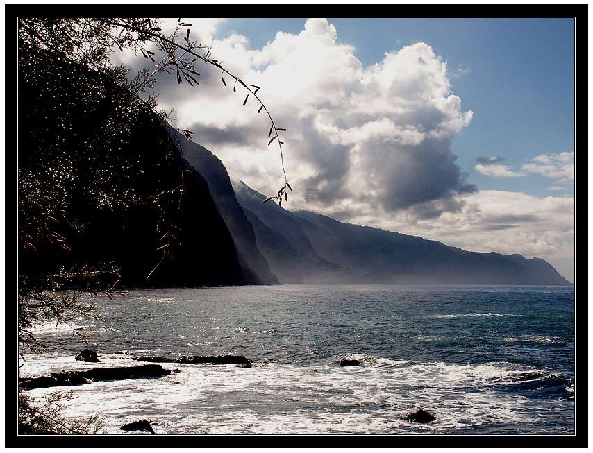 и вновь бушующей волной...