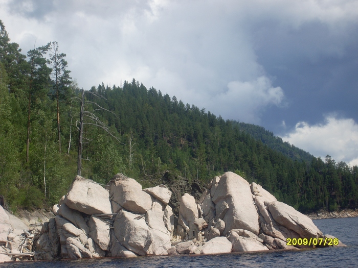 Пожитки лето собирает