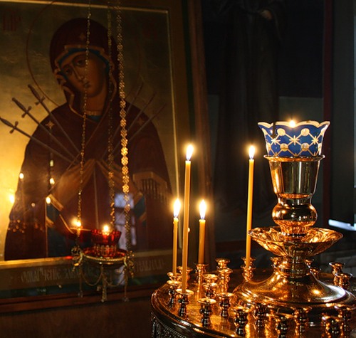 Мир во грехах сегодня погребён...