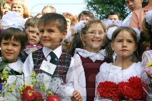 Сколько судеб толпится у школы