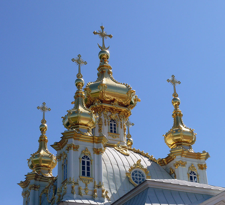 церковь с золотыми куполами в москве. маковки москвы золотые купола. храм христа спасителя в уральске казахстан. храм девять куполов. киев собор софии золотые купола.