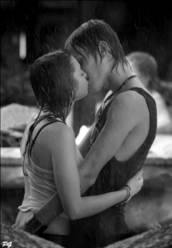 Сидим курим на подоконнике