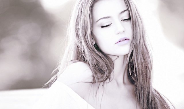 Пишу стихи, при красоте слагая...