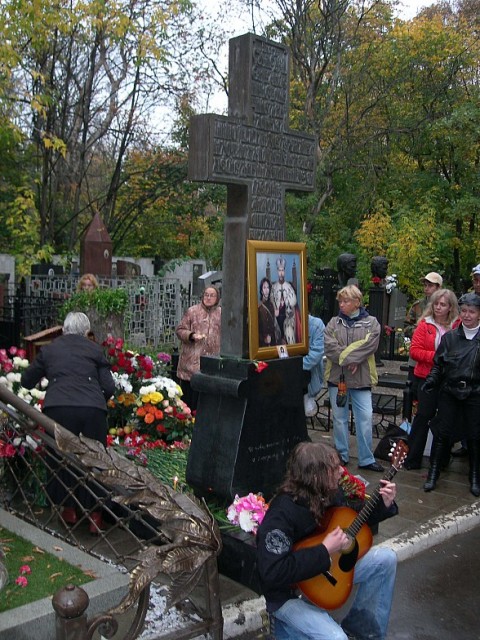 Тальков похоронен. Тальков могила. Могила Игоря Талькова в 1991. Могила Игоря Талькова.