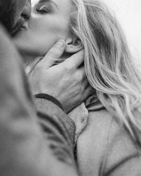 Поцелуй мой подарил румянец...