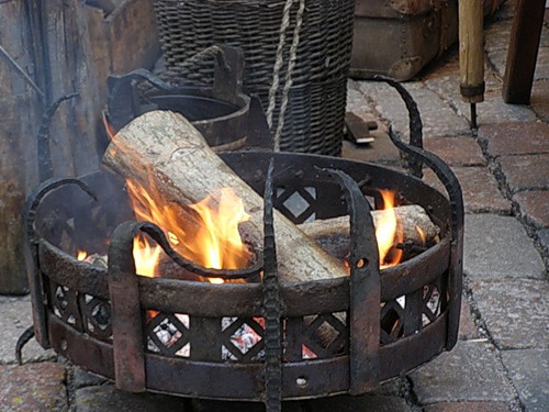 Берёзовых поленьев недымный разговор