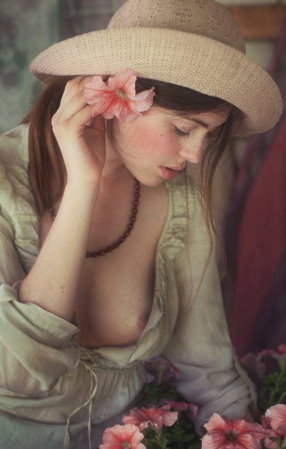 Нежную, красивую, родную...