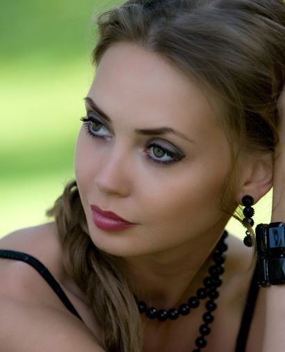 Губы цвета черешни...