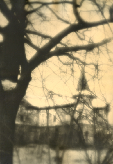 Смывая краски проходит снег