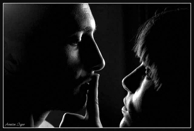 Ладошкой по твоей щеке...