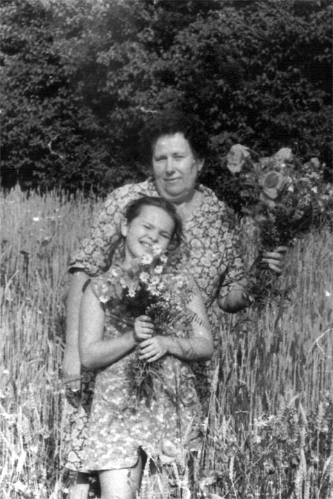 А детство пахнет молоком