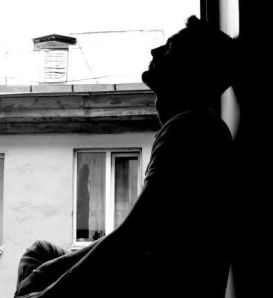 Душа моя в грехах ночей немеет...