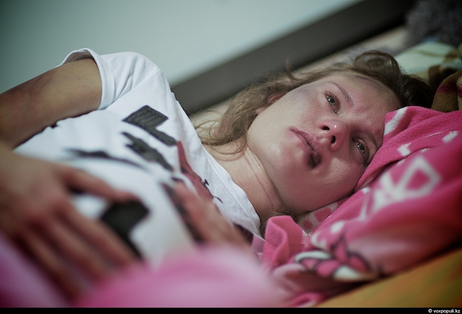 Василисе Ивановой на... бил он ее...