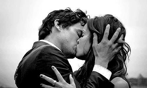 Поцелуями согласны...