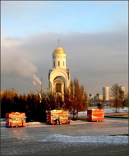 Что-то у ларьков людей не видно...