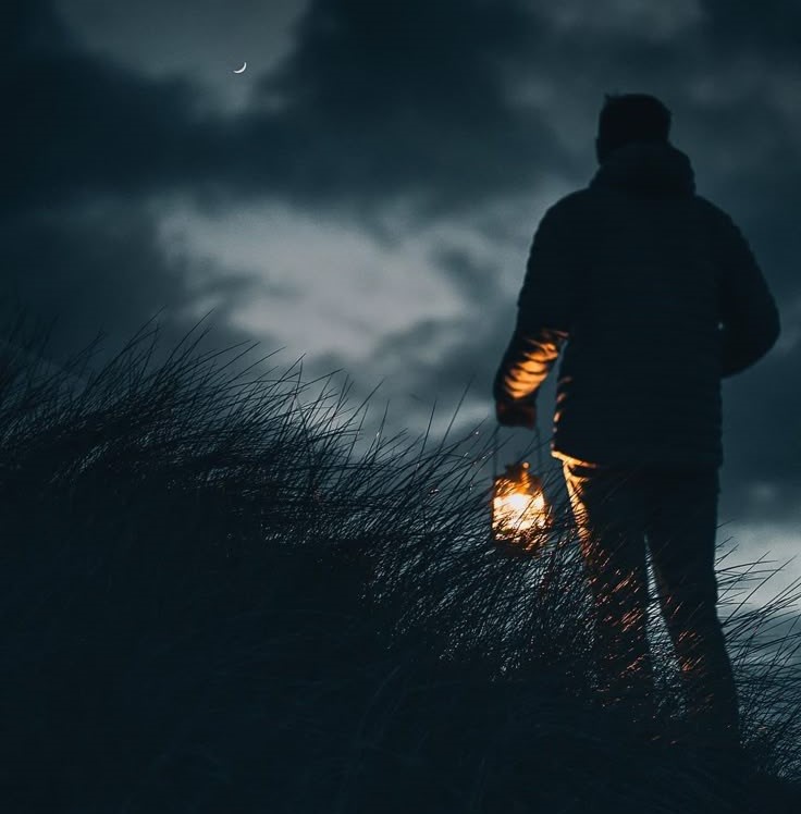 И в солнечный день слышим грома раскат