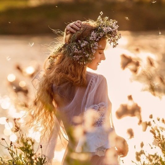 День суетно разномастный