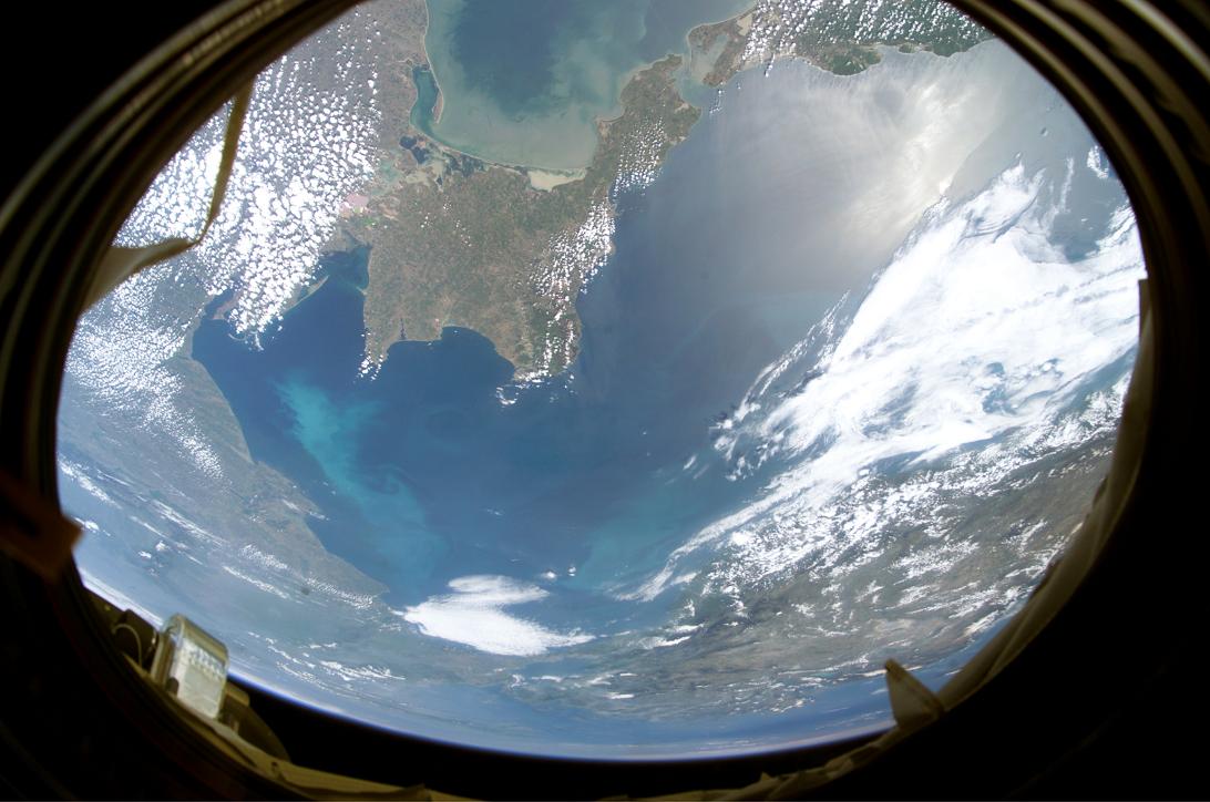 земля в иллюминаторе картинки