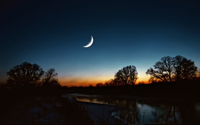 Вечерний аромат земли вдыхая