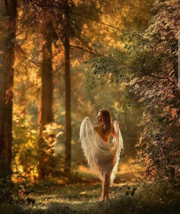 Любовь, как первая девица