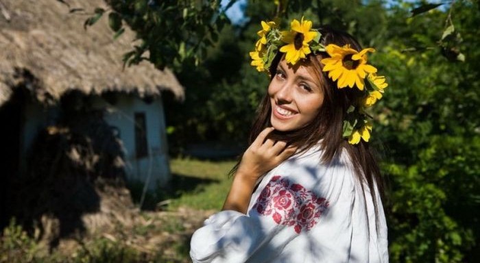 Любовь волной страстей встречает...