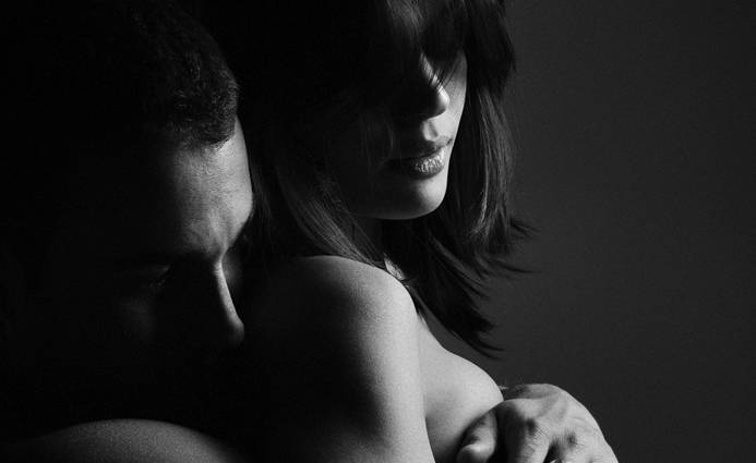 На губах твоих страсти пьяной хмель