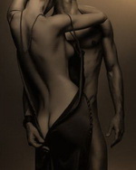 Тебя я попросила поправить мне бретельку