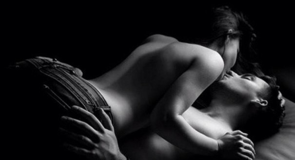 Друг другу гимн любви поём...