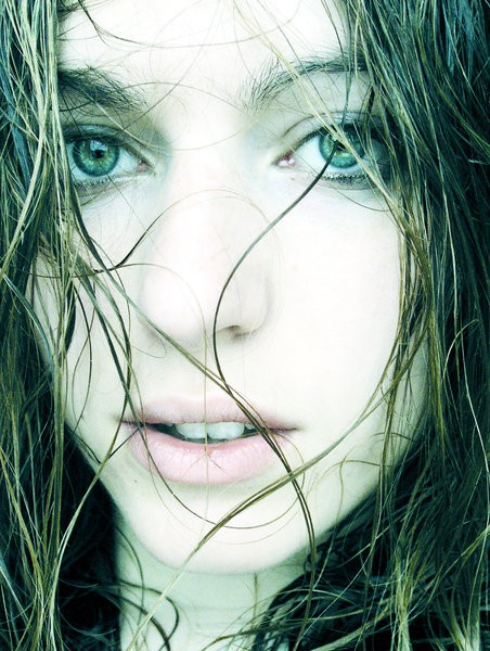 Глаза цвета аквамарина