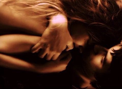 Проснулся я у милой изголовья...