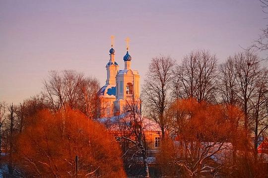 У подножия храма отражение боли
