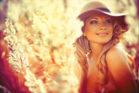 Пришла пора поэт опять любить!