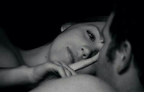 Милая разбудит на рассвете...