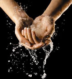 Наберу воды пригоршню