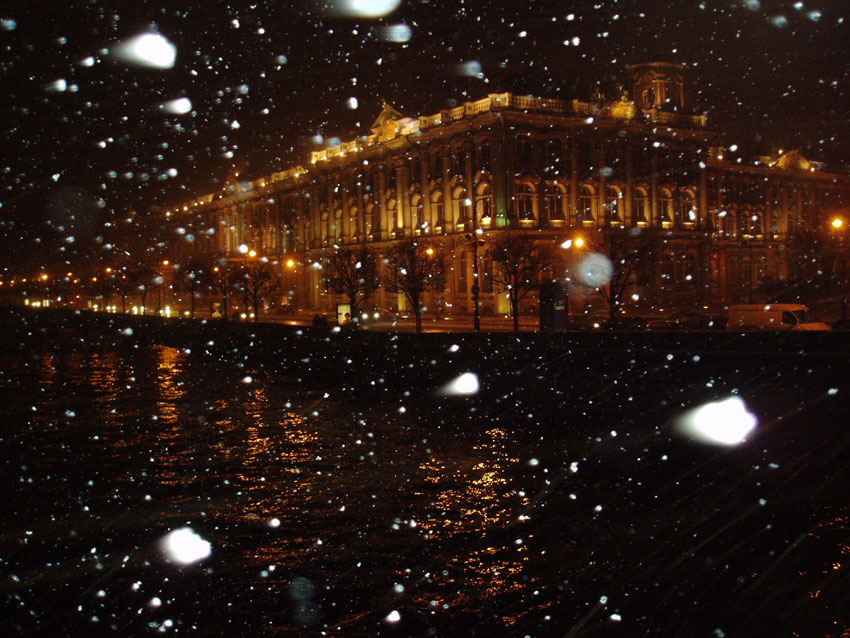 Снег над. Ночной зимний Петербург. Ночной Питер зимой. Заснеженный Вечерний Питер. Зимний Петербург ночью.