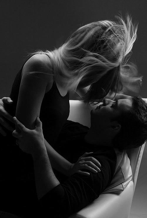 Мы с тобой разожгли любви пламя...