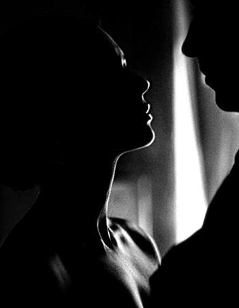 Среди дневного счастья шума...