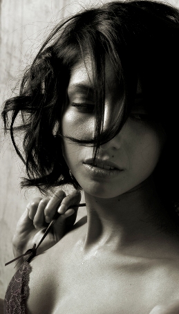 Лишь боль в груди и не суди...