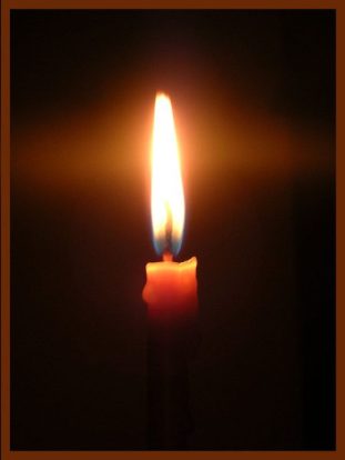 Держу в руке свечу...