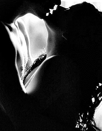 Твои уста влекущие, немые...