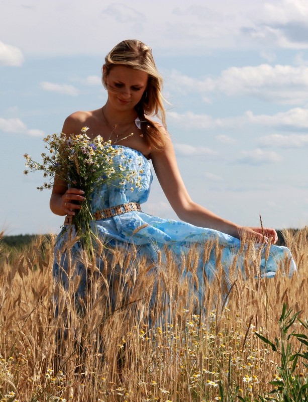 Ты от меня любимая вдали!