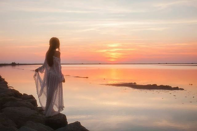 И счастья при мечте в любви касаться!