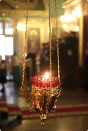 В неугасимую лампаду, в её огонь гляжу