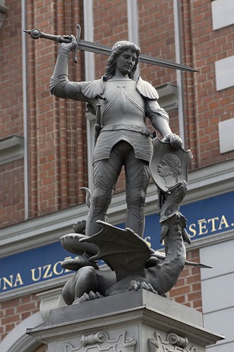 Пускай живу я в маленьком Париже