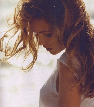 Из груди летит ввысь крик!