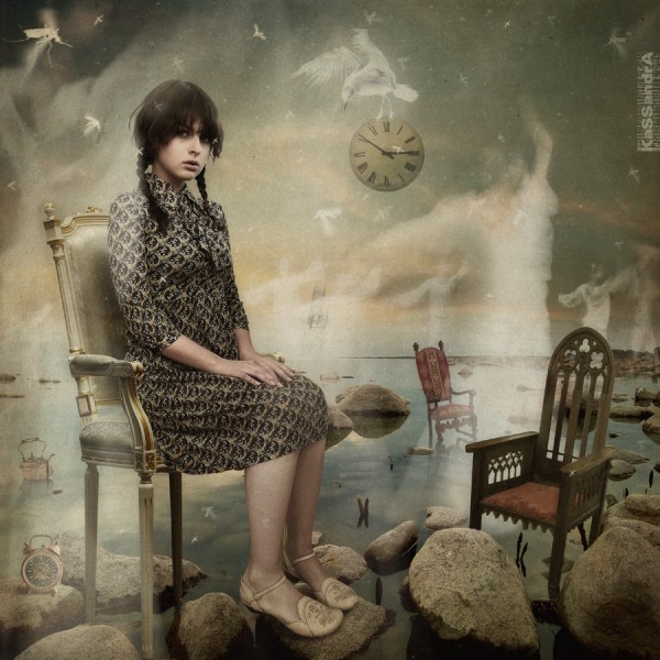 на женских, слабеньких плечах