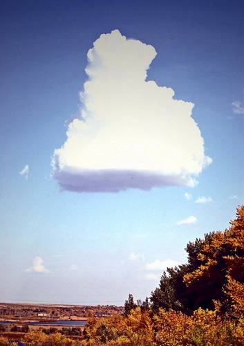 Словно облако, застрявшее в грозе...